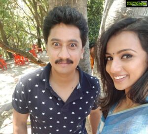 Sruthi Hariharan Instagram - His humility, humor and intelligence could make anyone feel comfortable and engaged while in his company. A beautiful soul . An artiste par excellence.... 
As I scroll down my gallery, I see these pictures too. Of those happy times. These pictures were taken during the puja of #Nathicharami - @sancharivijay 's and my third film together . 
I miss you Mr national award . Will miss you forever .