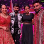 Suja Varunee Instagram - ❤️🥰 This whole day was a lot of fun, emotional, energetic and unforgettable 🙏 ❤️ Great to meet all these lovely people on one stage and don’t forget to watch this lovely program “ENGA veetu Boss” in Vijaytv and Hotstar this coming Sunday 3pm 🙏❤️ @vijaytelevision #vijaytv #vijaytvshow #awesomeshow