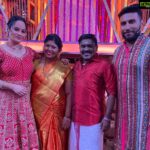 Suja Varunee Instagram - ❤️🥰 This whole day was a lot of fun, emotional, energetic and unforgettable 🙏 ❤️ Great to meet all these lovely people on one stage and don’t forget to watch this lovely program “ENGA veetu Boss” in Vijaytv and Hotstar this coming Sunday 3pm 🙏❤️ @vijaytelevision #vijaytv #vijaytvshow #awesomeshow