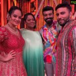Suja Varunee Instagram - ❤️🥰 This whole day was a lot of fun, emotional, energetic and unforgettable 🙏 ❤️ Great to meet all these lovely people on one stage and don’t forget to watch this lovely program “ENGA veetu Boss” in Vijaytv and Hotstar this coming Sunday 3pm 🙏❤️ @vijaytelevision #vijaytv #vijaytvshow #awesomeshow