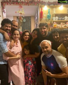 Suja Varunee Instagram - 🌟Many people walk in our lives and only some stay till the end …. Because the people who left have no idea what is the true meaning of “Best Friends “ … They will use that special word for all random default people…🌟 These pictures is what “Best friends” mean.. We don’t backstab .. We stand for each other, look out for each other.. This gang will always be together 🌟🙏❤️ This I have learnt as a strong lesson of 2021 ❤️🌟 #friendship #friendshipgoals #friendsforever #friendslikefamily