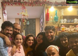 Suja Varunee Instagram - 🌟Many people walk in our lives and only some stay till the end …. Because the people who left have no idea what is the true meaning of “Best Friends “ … They will use that special word for all random default people…🌟 These pictures is what “Best friends” mean.. We don’t backstab .. We stand for each other, look out for each other.. This gang will always be together 🌟🙏❤️ This I have learnt as a strong lesson of 2021 ❤️🌟 #friendship #friendshipgoals #friendsforever #friendslikefamily