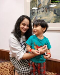 Suja Varunee Instagram - 🎄🎁🎅 It's the Most wonderful Time of the year 🤶🎄🎁 #christmas #bestseason #familylove Crowne Plaza Chennai Adyar Park
