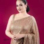 Suja Varunee Instagram – 🍷 Like a Fine Wine….. 

I only get better with time🍷 

Loved this wonderful Golden full sequinned saree, Georgette fabric priced less than 2000 and available now @prisej_store with Blouse peice. 

You can buy them today♥️ 

#sareelove #sareestyle #fashion #Ad 

Makeover by @dhaministylistartistry ❤️