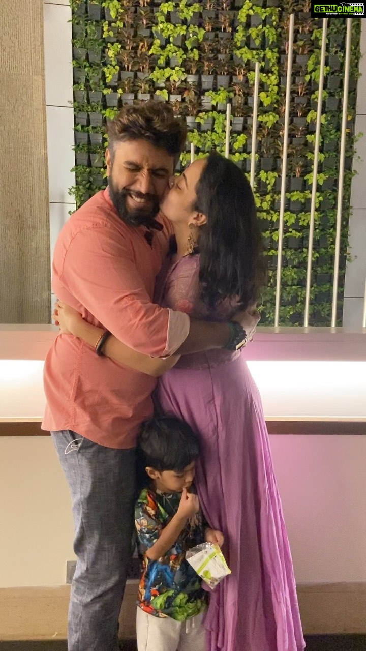 Suja Varunee Instagram - Celebrated our 3rd wedding anniversary at Hyderabad! Adventurous trip for me and my husband @shivakumarr20 ! A trip that I would never forget❤️ Thank you shiva Athaan❤️😍😘 P.S: The little one is just fine and doesn’t even care and busy with his 🍟 chips 😂😂 #weddinganniversary #westin #hyderabad #adventure