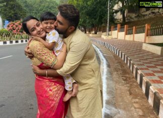 Suja Varunee Instagram - It’s my Birthday today and I asked my husband one gift 🎁 I wanted to visit Thirupathi with Adhvaaith and my family on my birthday… With no delay my husband @shivakumarr20 fulfilled my birthday dream… What more can I ask ?! With tearful eyes and goosebump moment on this early morning 5am Dharshan, this birthday has given me a great positive start!! I m so honoured to wear my mother in law #Meenamma saree on this special day! I’m sure this year will be more of accolades and success with Venkatachalapathy blessings! Love you my Athaan @shivakumarr20 @maghima5october ❤️❤️❤️❤️😍😍😍😍😘😘😘😘 Tirumala, Andhra Pradesh, India