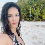 Sunny Leone Instagram - Back in Paradise!! @villahotels @royalmaldives @asyouplan @oneaboveglobal #travelwithasyouplan www.asyouplan.com Royal Island Resort & Spa, Maldives
