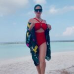 Sunny Leone Instagram - Loving every min of my day!! @villahotels @royalmaldives @asyouplan @oneaboveglobal #travelwithasyouplan www.asyouplan.com Cover up by @labelmint