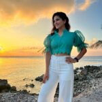 Sunny Leone Instagram – Sunsets like these 😍
.
.
Outfit: @vistasbyvani
styled by @hitendrakapopara 
Assisted by @sameerkatariya92 
Intern @tanyakalraaa Mumbai, Maharashtra