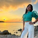 Sunny Leone Instagram - Sunsets like these 😍 . . Outfit: @vistasbyvani styled by @hitendrakapopara Assisted by @sameerkatariya92 Intern @tanyakalraaa Mumbai, Maharashtra