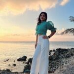 Sunny Leone Instagram - Sunsets like these 😍 . . Outfit: @vistasbyvani styled by @hitendrakapopara Assisted by @sameerkatariya92 Intern @tanyakalraaa Mumbai, Maharashtra