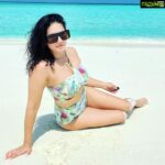 Sunny Leone Instagram – The sun is calling me!! 

Bikini by 
@jubinavchadha_official

@villahotels @royalmaldives @asyouplan  @oneaboveglobal
 
#travelwithasyouplan 

www.asyouplan.com Royal Island Resort & Spa, Maldives