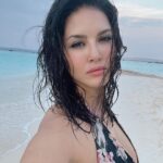Sunny Leone Instagram - Back in Paradise!! @villahotels @royalmaldives @asyouplan @oneaboveglobal #travelwithasyouplan www.asyouplan.com Royal Island Resort & Spa, Maldives