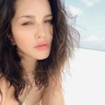 Sunny Leone Instagram - Sun-kissed 🌤️😍 . . . #SunnyLeone #vacationmode