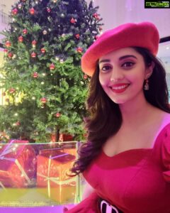 Surabhi Instagram - Merry Christmas everyone🎄❤️🤗
Wishing you all Joy, Happiness Love & Light 🌟
#christmas #christmascheer