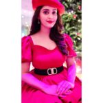 Surabhi Instagram - Merry Christmas everyone🎄❤️🤗 Wishing you all Joy, Happiness Love & Light 🌟 #christmas #christmascheer