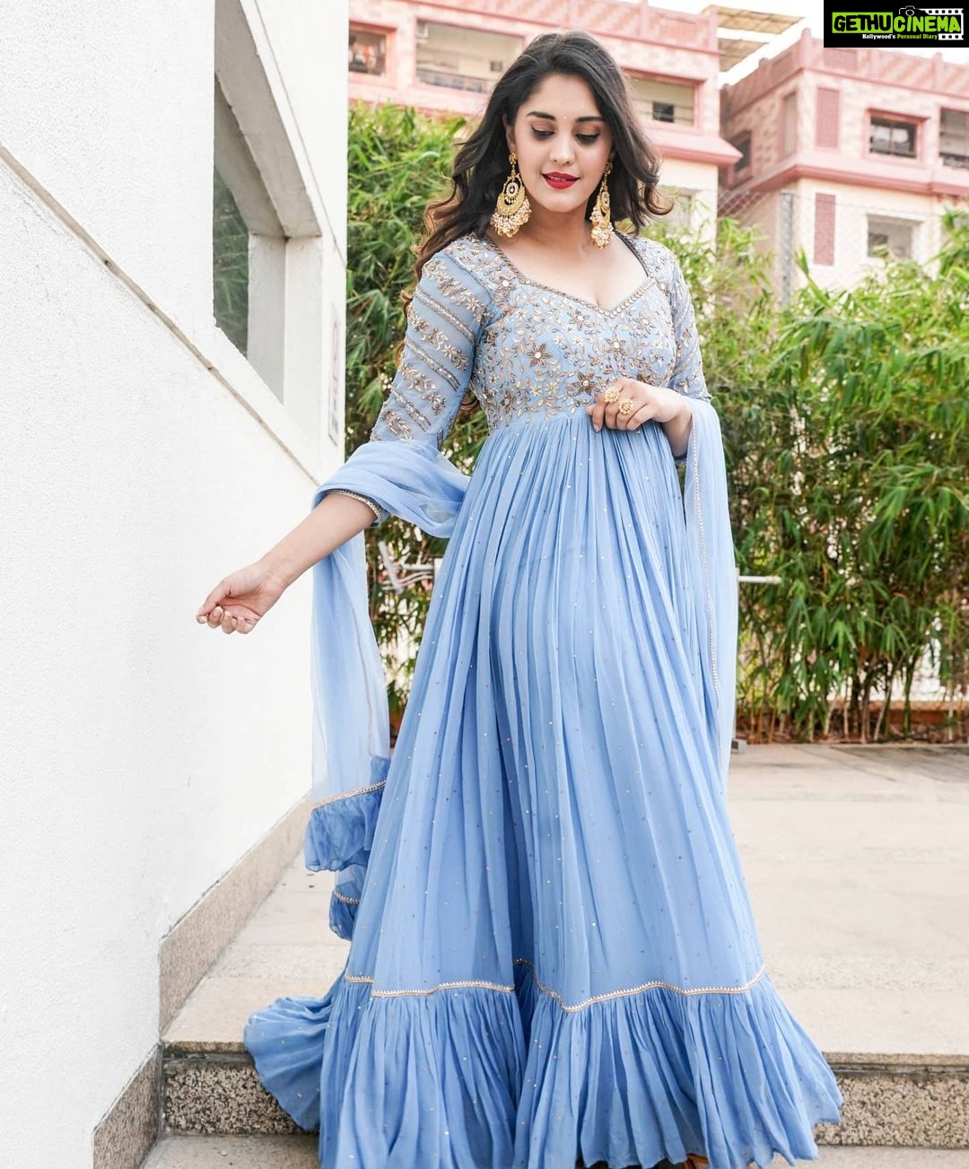 Surabhi - 27.7K Likes - At the trailer launch of #Sashi💖
Styled by @officialanahita
Outfit: @nallamz
Ring: @kiara.jewelry
Earrings: @fashionjewellery_21
Pic: @artistrybuzz