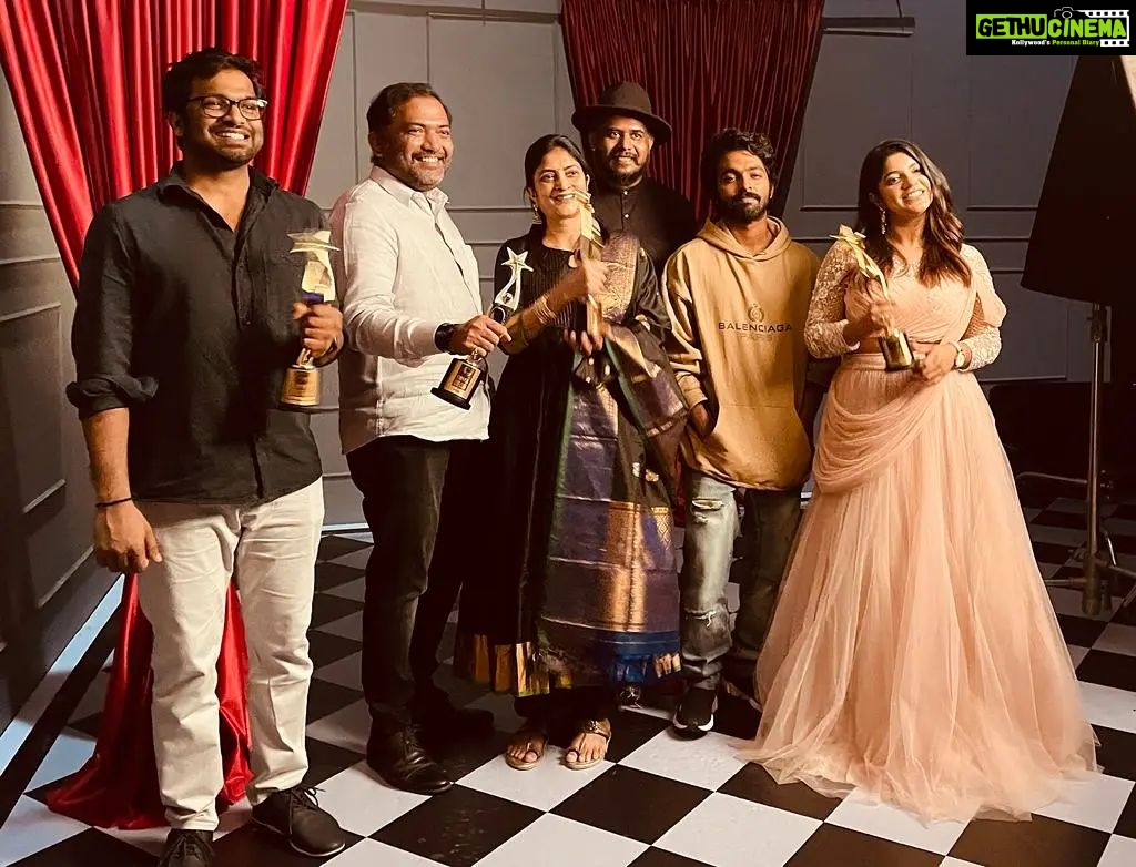 Suriya Instagram - So much love, thank you for giving us a night to cherish #SooraraiPottru as a team at @siimawards yesterday.. humbled🙏 Hearty congratulations #SudhaKongara @gvprakash @aparna.balamurali @nikethbommi #Harish @2d_entertainment @rajsekarpandian