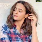 Surveen Chawla Instagram – Helloooo…..