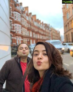 Surveen Chawla Instagram - Happy New Year!!Wishing u all the best of everything !!😘🤗💃🏼👏🏼🎊🎉💝🥂🍾💏