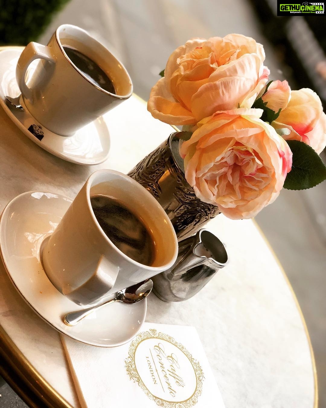 Surveen Chawla Instagram - Ain’t nothing better than than some coffee beans ,the smell of fresh roses to accompany,on a street that has unending tales to tell....🍁 Caffe Concerto