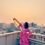 Surveen Chawla Instagram - Happy Makarsankranti 🪁 To love,light, joy and shining bright🌞 P.S. -Don’t Miss the last one!😂