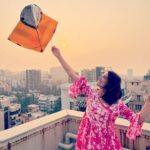 Surveen Chawla Instagram – Happy Makarsankranti 🪁 To love,light, joy and shining bright🌞 
P.S. -Don’t Miss the last one!😂