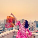 Surveen Chawla Instagram - Happy Makarsankranti 🪁 To love,light, joy and shining bright🌞 P.S. -Don’t Miss the last one!😂