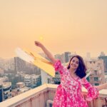Surveen Chawla Instagram – Happy Makarsankranti 🪁 To love,light, joy and shining bright🌞 
P.S. -Don’t Miss the last one!😂