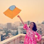Surveen Chawla Instagram - Happy Makarsankranti 🪁 To love,light, joy and shining bright🌞 P.S. -Don’t Miss the last one!😂
