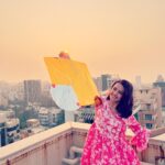 Surveen Chawla Instagram - Happy Makarsankranti 🪁 To love,light, joy and shining bright🌞 P.S. -Don’t Miss the last one!😂