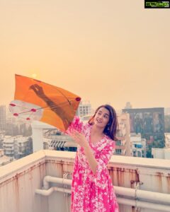 Surveen Chawla Instagram - Happy Makarsankranti 🪁 To love,light, joy and shining bright🌞 P.S. -Don’t Miss the last one!😂