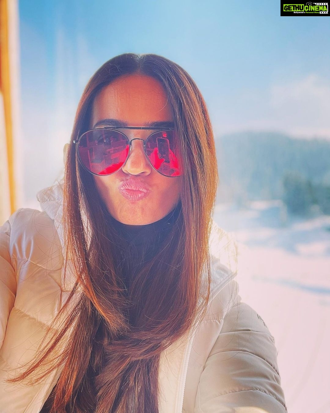 Surveen Chawla Instagram - The many many moods of me in Gulmarg!! Basically it was sheer happiness.I was just so full of joy and gratitude...The splendour of nature was beyond belief.Transported to another world that felt like heaven.Or so it was actually. ๐๐ป๐จโ๏ธ Highlands Park, Gulmarg