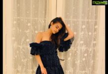 Surveen Chawla Instagram - For the wrap of an exciting project!! Outfit :- @azafashions @kanganatrehanofficial Jewellery:- @minerali_store Stylist:- @theiatekchandaney