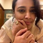 Swara Bhaskar Instagram - Love is a curse. Remembrance is the aftertaste. . . My Nani passed away from cancer suddenly in 2017. I found myself clutching at bits and pieces of her memories! Her photographs, her saris, her jewellery.. anything to hold onto her.. to keep her with me in some small way. . . This ring was her favourite, staple for any outing that was not a chore. She changed her hairstyle- made a more decorative joodaa (bun) and wore this ring each time she went for a fancier outing. . . Now I wear it.. everyday. To hold onto Nani, just a little more. #heirloom ❤️