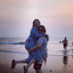 Tamannaah Instagram – Waving goodbye to 2021 by creating memories with my favourites ❤️

#Byebye2021 #seeyou2022 #lastdayoftheyear #lastsunsetof2021 #myfavourites #famjam #bestpeople