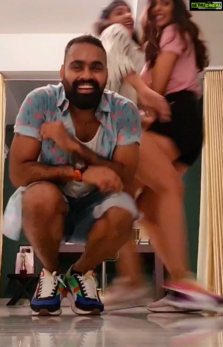 Tejaswi Madivada Instagram - naacho saale log