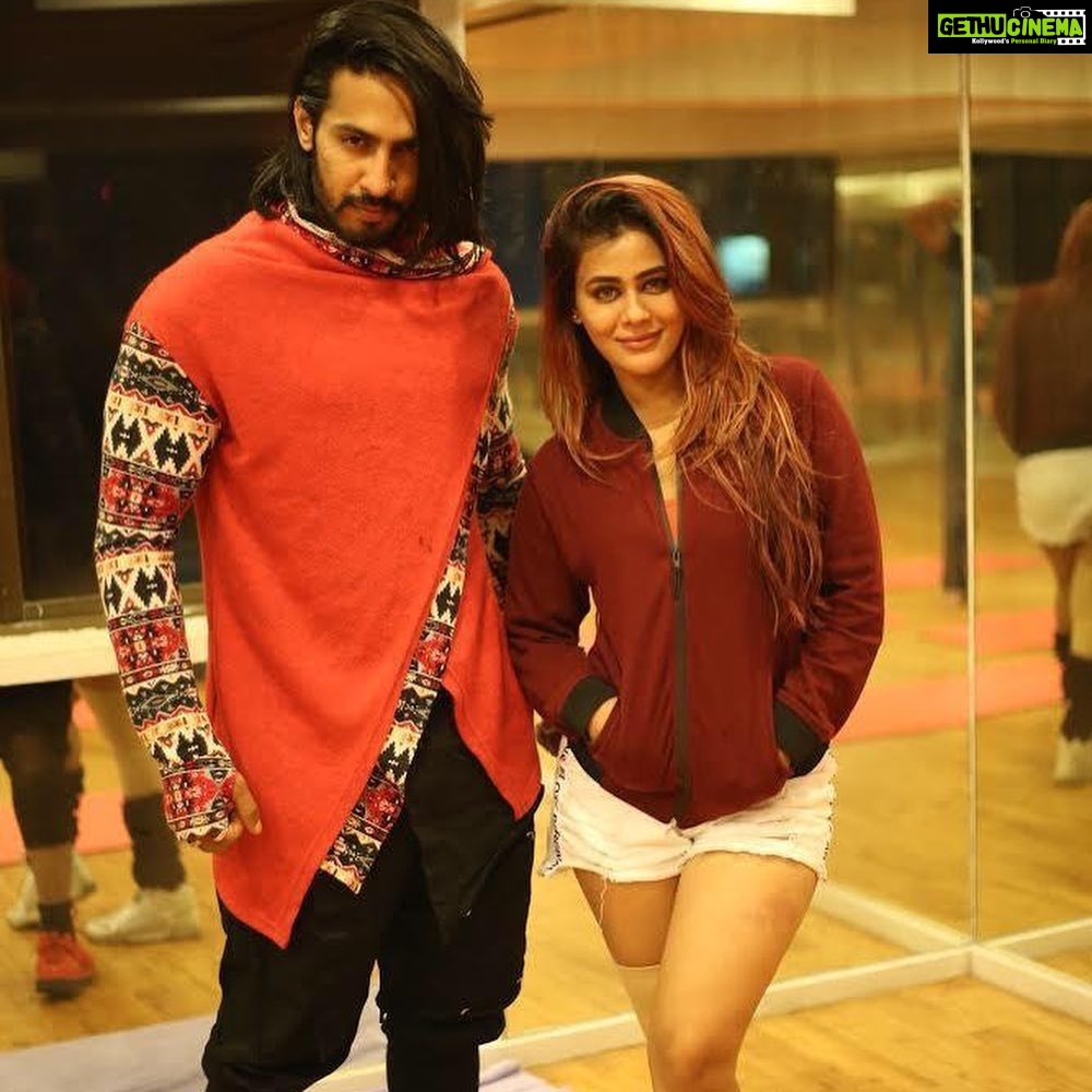 Thakur Anoop Singh Instagram - Here’s wishing a very Happy Birthday to this birthday girl @snehagupta28 who happens to be my consistent dance teacher, guru, friend for years and one of the most hard working personas I’ve come across! All the best for your upcoming projects and May you prosper to new heights and make your family & friends proud! 💪