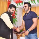 Thakur Anoop Singh Instagram – Privileged to spread the message of Fitness across the country with our recent visit to Bhopal to honour my friend Sandeep @sandeepsfitness as he lays a new fitness foundation for the population of Bina city. I like how people are coming forward to influence the crowd to take their health seriously and to join gyms and transform themselves!! I wish the team all the best and thank the crowd for showing up to welcome me in their city! 

#Thakuranoopsingh #rsf #bhopalvisit #onelife @fuaarkofficial 

Managed by @sagarjustcelebrity Bhopal, Madhya Pradesh