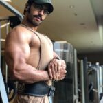 Thakur Anoop Singh Instagram – Health is going to be of utmost priority in 2022 !! Make sure you are working out and taking your vitamins and aminos for that immunity to get better and stronger to resist the Variant! 

#MondayMotivation back to work! Ignore the tan.. bike chalaake hogaya!