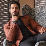 Thakur Anoop Singh Instagram – Treat your own self with respect & honour and see it reflect in others eyes for you too!

#ThakurAnoopSingh

Photography – @niravthakkarphotography 
@faizalbukhari
Cinematography – @zebra_shutterbug
Hair and Make Up by –
@makeoversbybasantjha
Stylist – @krishi1606 
Outfit – @thehangerstorybyfarhanajuneja 

#designer #brandface #firstlook #thsfj #tas #thakuranoopsingh