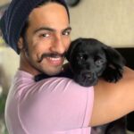 Thakur Anoop Singh Instagram - Merry Christmas from your fit Santa and his black reindeer shadow!! May your 2022 bring you luck, prosperity and many more good news for you! Amen! #Thakuranoopsingh #shadow #labradorpuppy #dogsofinstagram #christmas #happynewyear