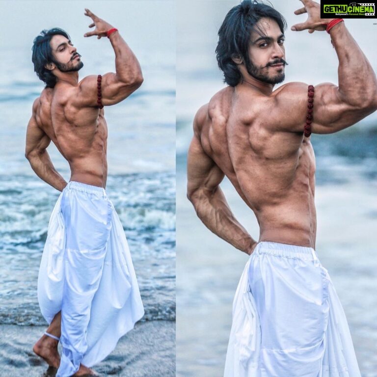 Thakur Anoop Singh Instagram - In this materialistic world, even the body is not yours beyond a point! While you are given the privilege to live in it make sure you take care of it by keeping it clean, well built Like a temple as a sign of love & respect to the almighty! #MondayMotivation #thakuranoopsingh