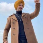 Thakur Anoop Singh Instagram – Wishing you and your family a very happy Lohri 2022! May the Lohri fire burn away all the sadness out of your life and bring you joy, Happiness and love always!! 

How’s my new look? 

Lohri Di lakh lakh vadaiyaan!! Love. Thakur Anoop Singh Goa India