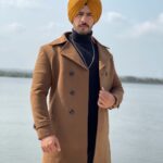 Thakur Anoop Singh Instagram - Wishing you and your family a very happy Lohri 2022! May the Lohri fire burn away all the sadness out of your life and bring you joy, Happiness and love always!! How’s my new look? Lohri Di lakh lakh vadaiyaan!! Love. Thakur Anoop Singh Goa India