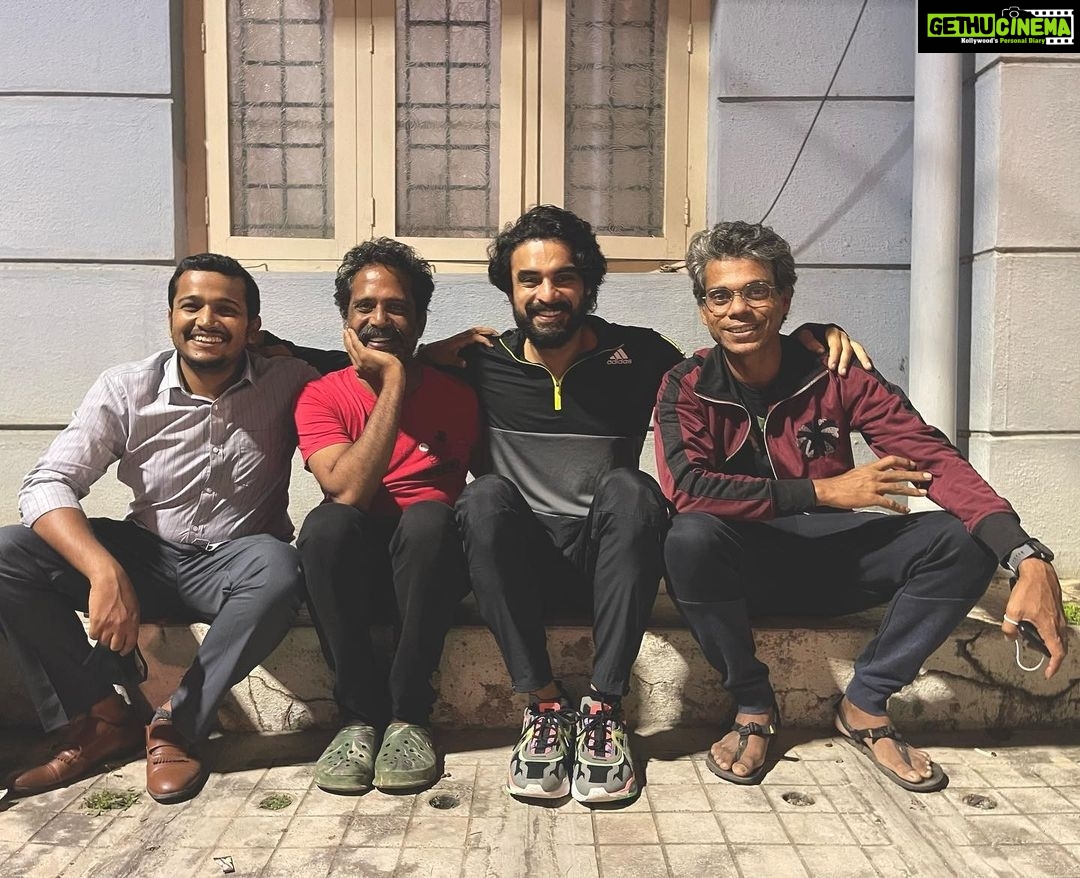 Tovino Thomas Instagram - Another pic from the Minnal Murali set. That's what you thought right? Well it's not! This one was taken in Bangalore, at the set of the movie I did after Minnal Murali. For this one, my MM cinematographer was the producer, my MM director became my co-star and my MM co-star stopped by just to have a good time with us 🤓 When people just enjoy making cinema, this is bound to happen I guess 😎 @ibasiljoseph @guru_somasundaram @sameer_thahir #teamminnal #teamwork #family #friends #suchfun #thebest #minnalmurali