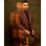 Tovino Thomas Instagram – Everything you’ve ever wanted badly is one step outside your comfort zone. Go get it! 🏃🏽‍♂️

@netflix_in 

@tarastaraporvala – Photographer 
@vinitamakhija – Stylist 
@hridadeepakmakeupandhair – Hair 
@nidafarooquii – Make up

#stepout #hustle #challengeyourself #hardwork #grateful