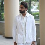 Tovino Thomas Instagram – For the love of white 😉

Look @anushepirani 
Styling @shreejarajgopal

#white #minnalmurali #promotions