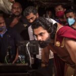 Tovino Thomas Instagram - Ensuring that everyone got what they wanted 😉 Under the very careful supervision of Basil, Sameerkka and Manu chettan 👀 @ibasiljoseph @sameer_thahir @manujagadh #minnaldays #playback #check #correct #perfect #shootdiaries
