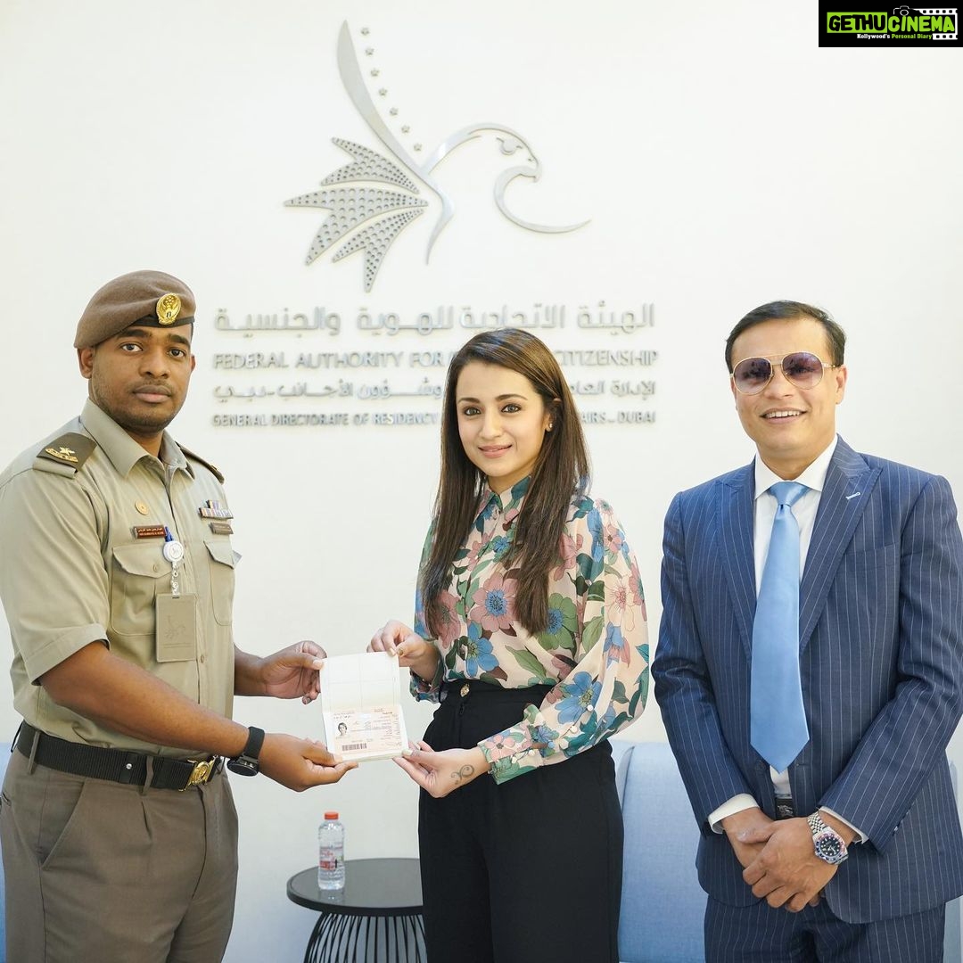 Trisha Instagram - Happy and privileged to be the first Tamil actor to have received the golden visa😀 Thank you🙏🏻 @emiratesfirst @jamadusman @rjrijin @efirstglobal.ae @alsaadgdrfa @gdrfa @dubai #uaegovernment #dubaiculture Dubai,UAE
